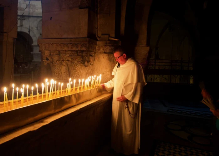 paul-candles-sepulchre paul candles holy sepulchre jerusalem holy land pilgrimage tour