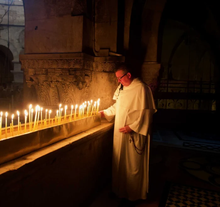 paul-candles-sepulchre paul candles holy sepulchre jerusalem holy land pilgrimage tour