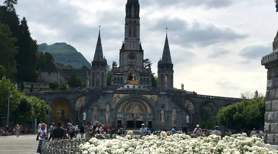 lourdes-basilica-pilgrimage lourdes basilica on pilgrimage