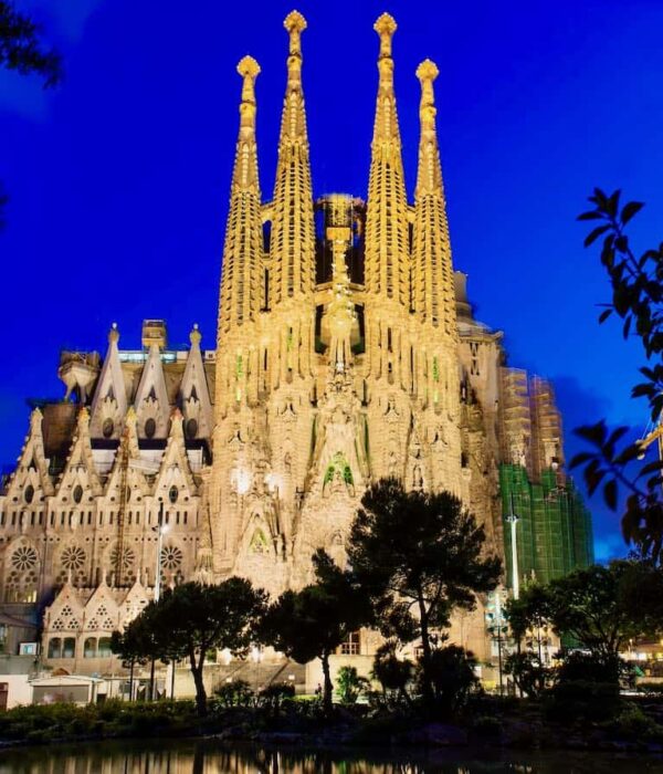 Barcelona-Sagrada-Familia-night-dreamstime_m_31457880 La Sagrada Familia a Shrine of Spain pilgrimage location
