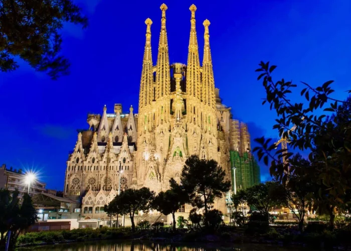 Barcelona-Sagrada-Familia-night-dreamstime_m_31457880 La Sagrada Familia a Shrine of Spain pilgrimage location