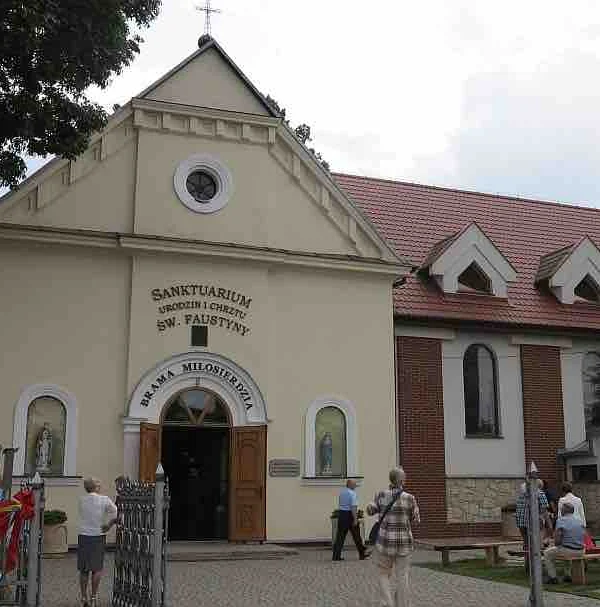 Kosciol-parafialny-w-Swinicach-Warckich-Sanktuarium St. Casimir poland pilgrimage tour