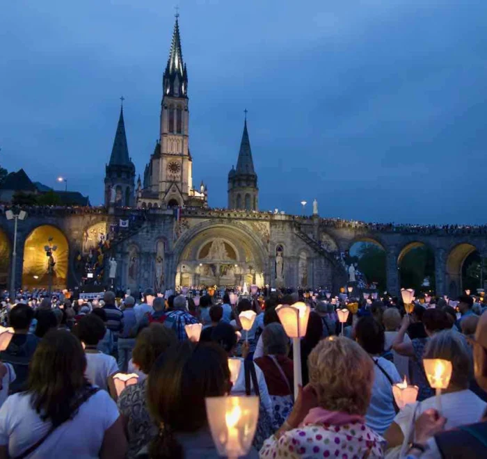 Lourdes-Candlelight-procession-dreamstime_m_158001552 Lourdes pilgrimage tour Candlelight procession