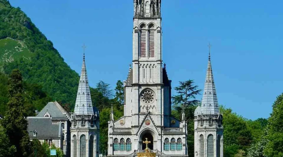 Lourdes-rosary-basilica-pilgrimage Lourdes rosary basilica on pilgrimage tour
