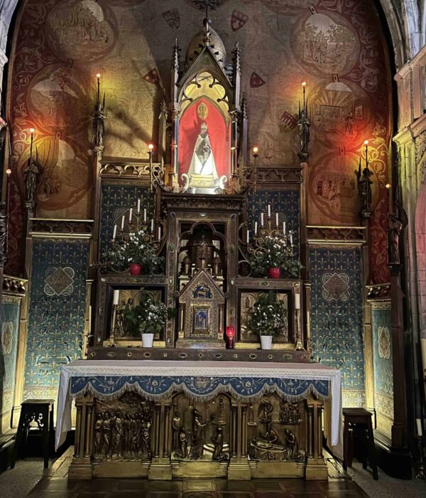 altar-rocamadour altar and relic rocamadour france pilgrimage tour