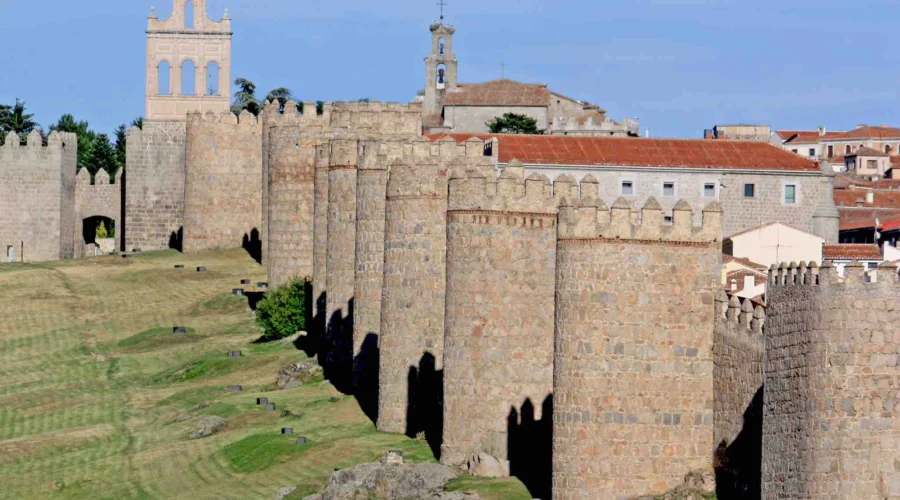 avila-walls-spain walls of avila spain pilgrimage tour