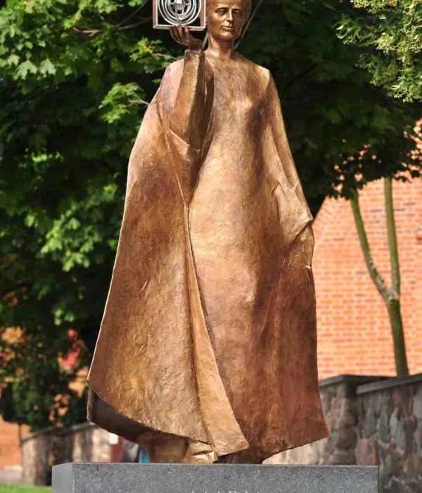 curie-warsaw-poland curie statue warsaw poland pilgrimage tour