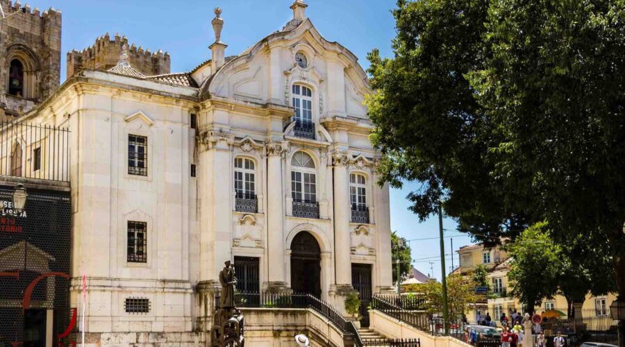 facade-st.anthony-lisbon front st anthony church lisbon portugal