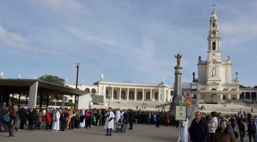 fatima-piazza piazza at fatima portugal pilgrimage tour