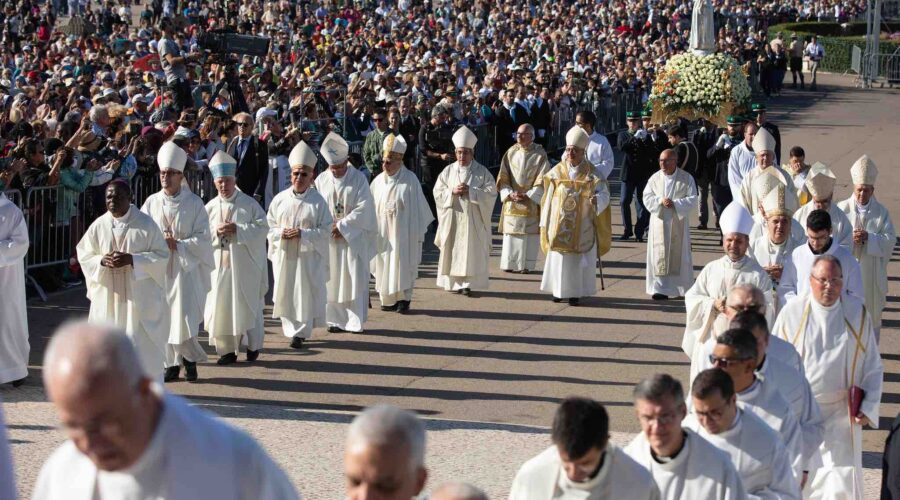 fatima-procession Procession at Fatima portugal pilgrimage tour