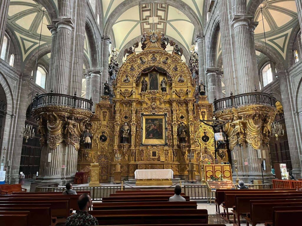 guadalupe-pilgrimage-metropolitan-cathedral interior of the metropolitan cathedral mexico city tour