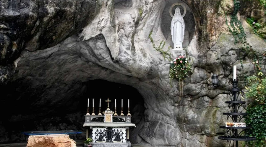 lourdes-grotto-pilgrimage lourdes grotto on pilgrimage
