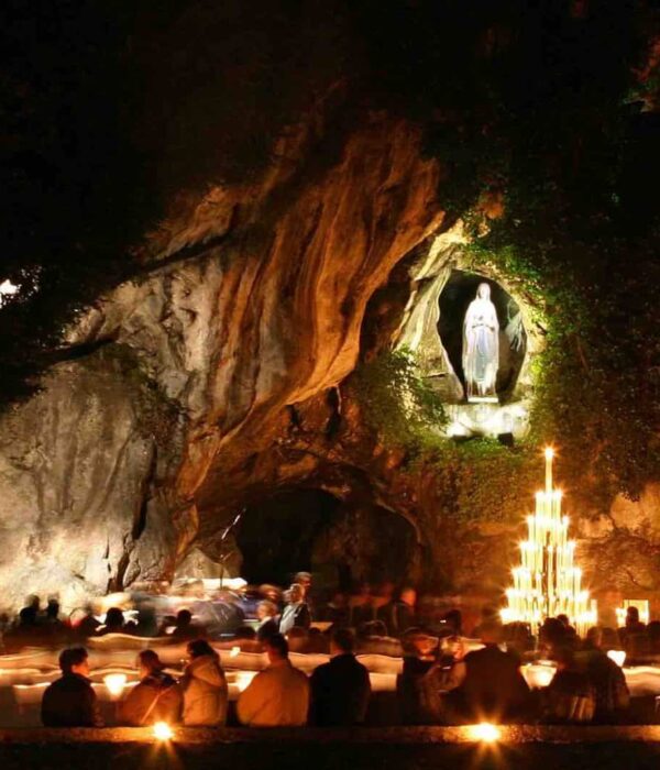lourdes-grotto-night-pilgrimage lourdes grotto at night pilgrimage tour