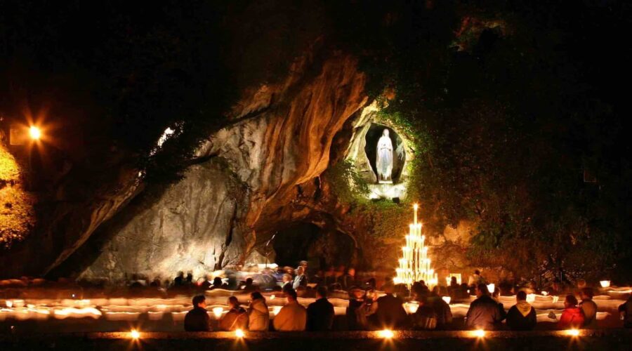 lourdes-grotto-night-pilgrimage lourdes grotto at night pilgrimage tour