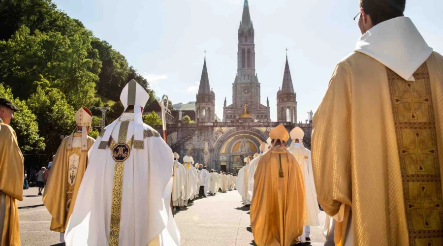 procession-lourdes-clergy procession of clergy at Lourdes pilgrimage tour