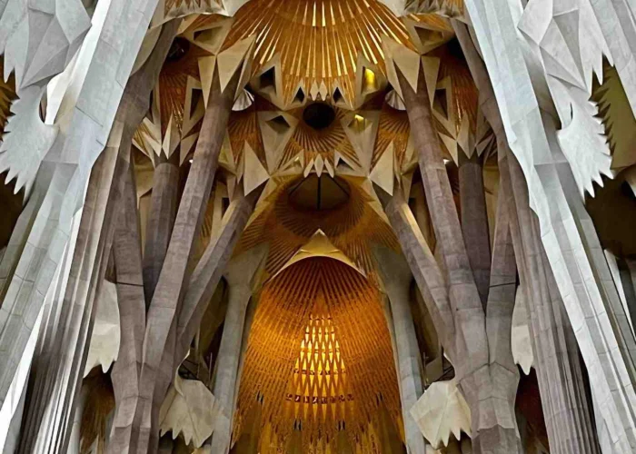 sagrada-familia-barcelona-interior La Sagrada Familia interior bacelona pilgrimage tour