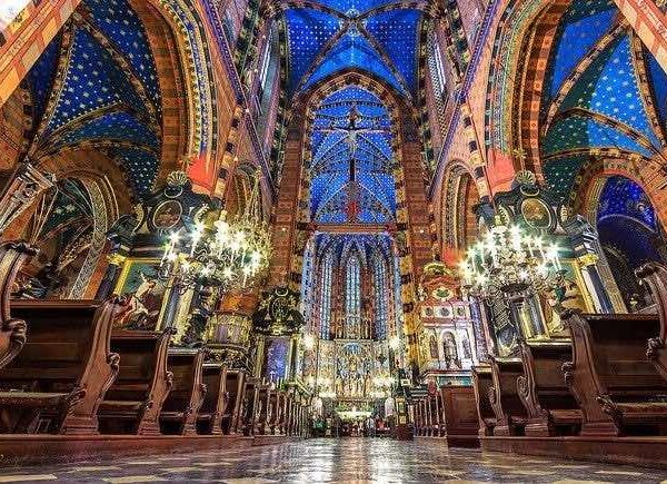 st-Mary-church-krakow-interior st. mary basilica krakow poland interior pilgrimage tour