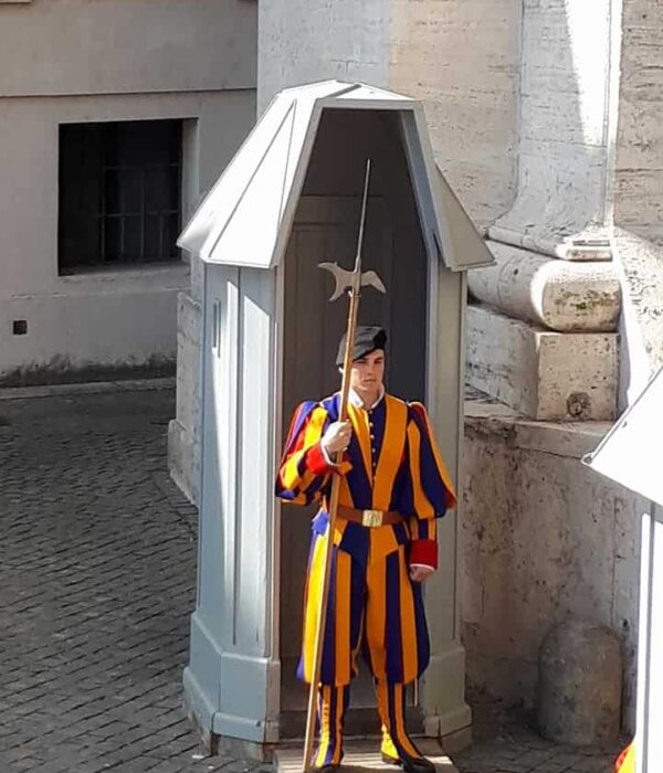 swiss-guard-pilgrimage-vatican swiss guard vatican rome italy pilgrimage tour