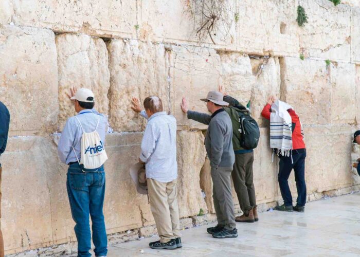 western-wall-jerusalem praying at western wall jerusalem pilgrimage tour holy land