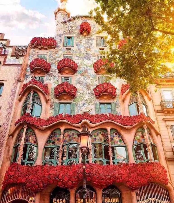 gaudi-building-barcelona Guadi building in Barcelona food and faith pilgrimage