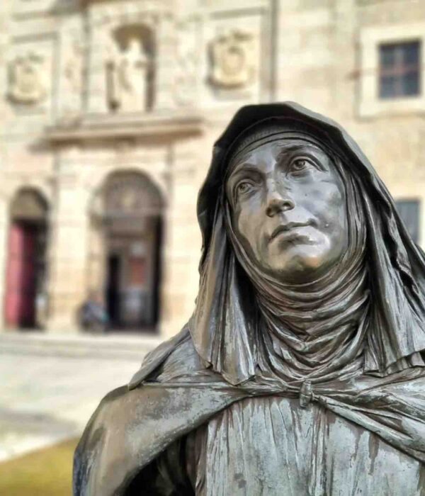 teresa-avila-spain teresa of Avila statue spain pilgrimage tour