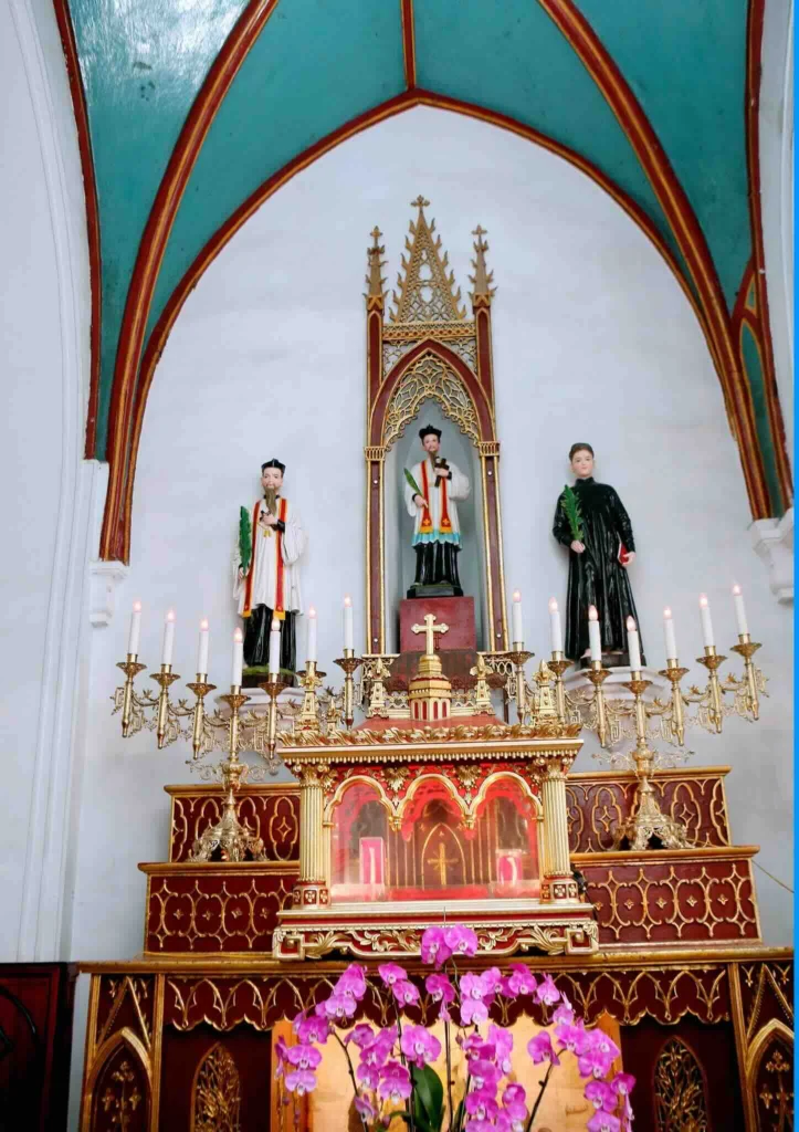 so-kien-altar so kien side altar vietnam pilgrimage